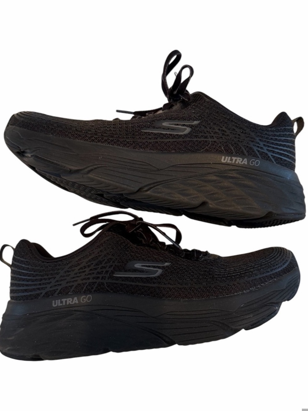 Skechers Men’s Black Ultra Go Cushioning Sneakers. Size 8